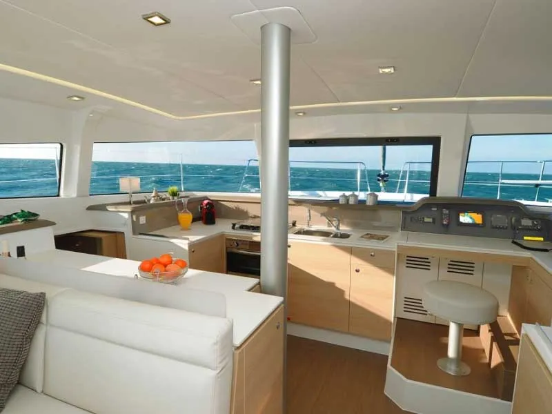 Charter catamarano Bali 4.1
